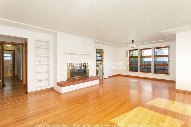 Photo - Spacious Mid-Century Three Bedroom Home In Woodstock!