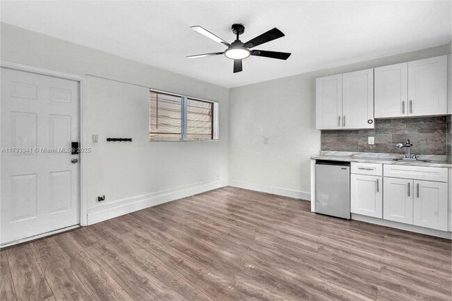 Photo - 327 NE 55th St Apartamento Unidad STUDIO