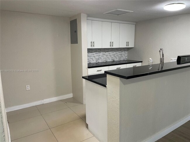 Building Photo - 6620 Miami Lakes Dr