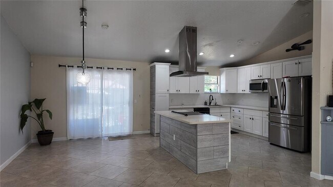 Photo - 3368 Blossom St