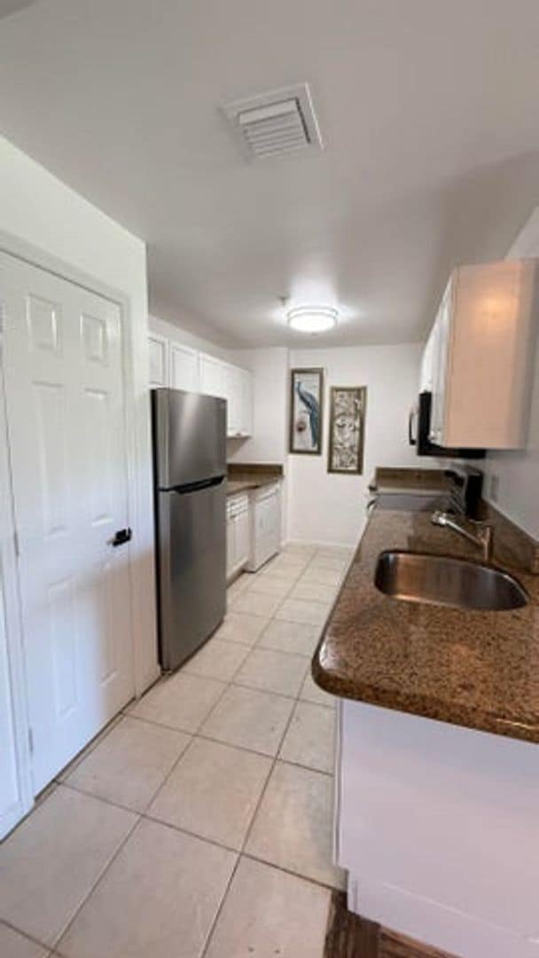 Building Photo - 2080 Greenview Shores Blvd Rental