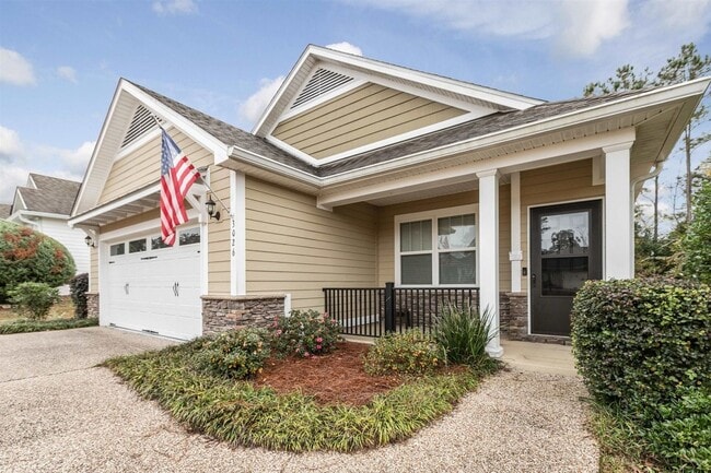 Building Photo - Captivating 3 bedroom house available for rent, wood floors, garage, screened porch renting for $...