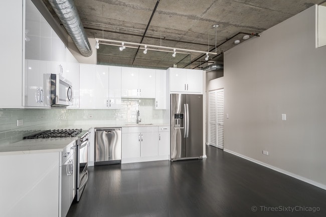 Building Photo - 1000 W Adams St Unit 506