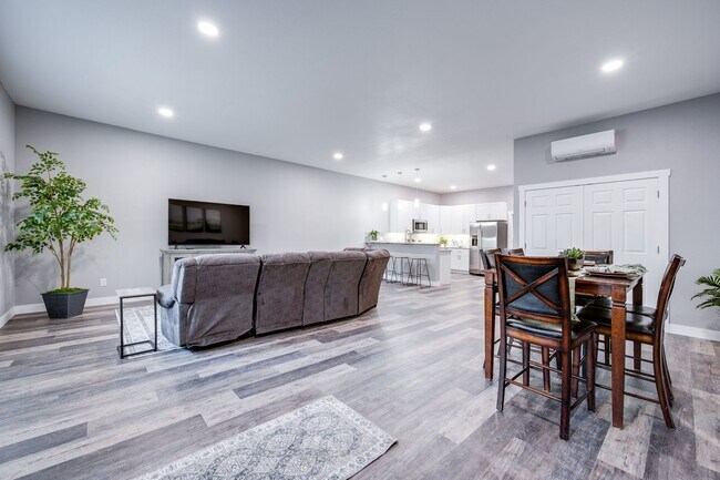 Photo - Windermere LWS Unit Suite 103