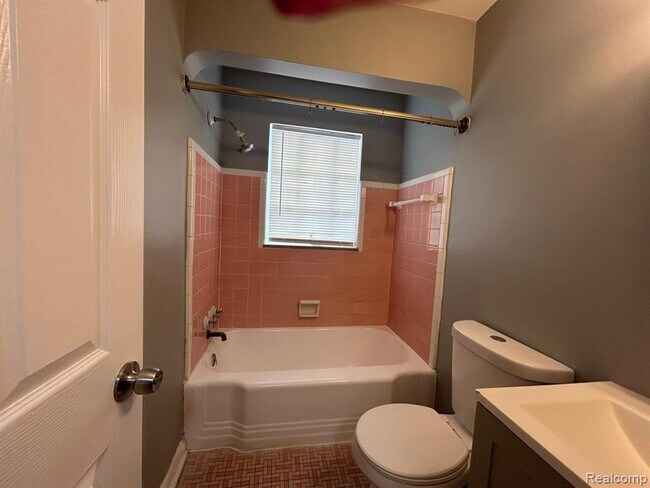 Photo - 19710 Moross Rd