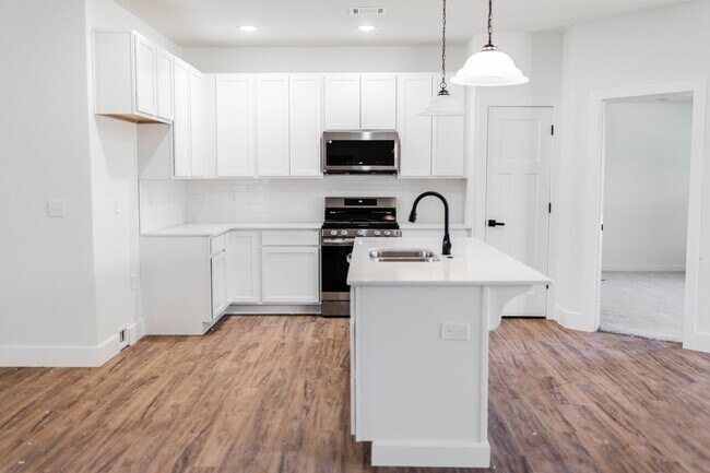 Photo - 1413 E Emelyn Ln
