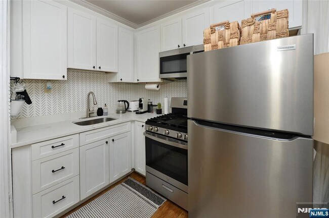 Photo - 275 Engle St Unidad N3