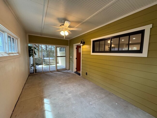 Photo - Downtown - Contemporary Apartment minutes ...