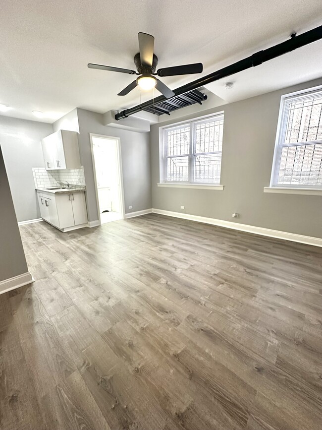 Sample 2 Studio Coming Available - October - 4241 Kenmore Apartments