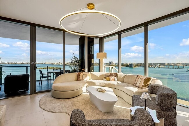 Building Photo - 700 NE 24th St Unit 1507