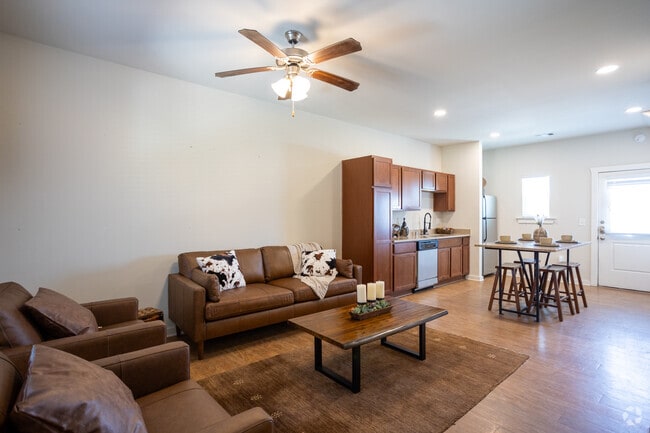 5BD, 5BA - 1932SF - Sala de estar - Sunport Luxury Townhomes