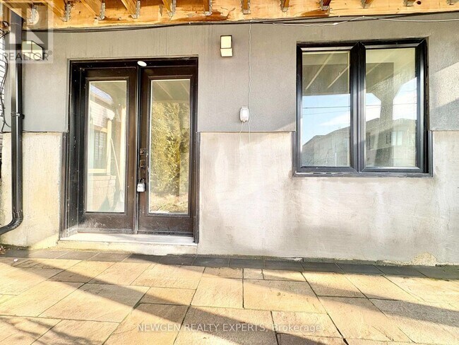 Photo - 574B Pharmacy Ave