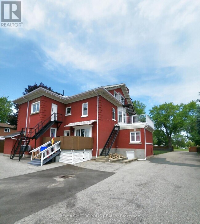 Photo - 1110 Simcoe St S Unit Upper #2