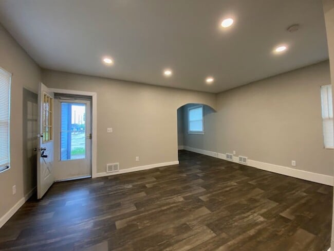 Photo - 2233 Illinois Ave