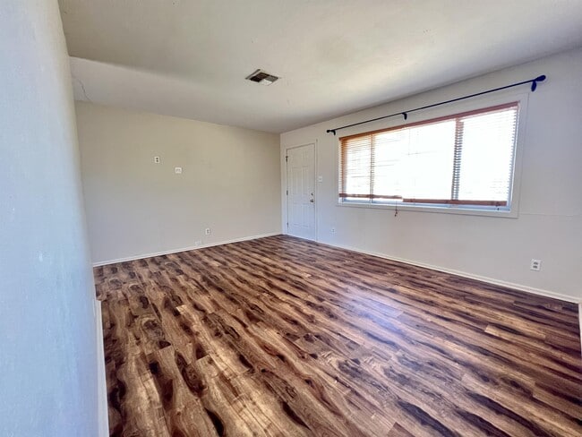 Photo - 2400 Buchanan St