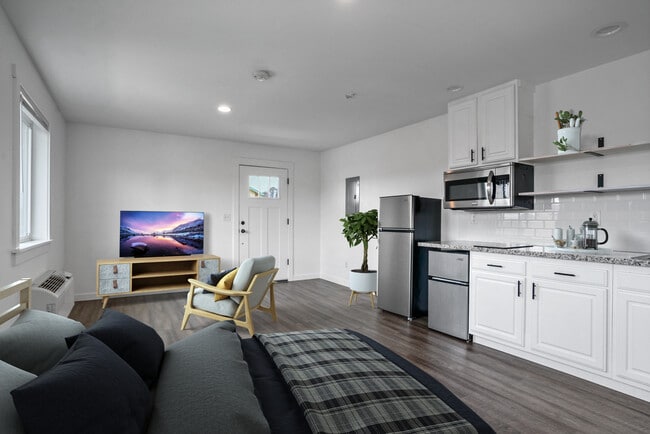 Building Photo - 814 N 2nd St Unit studio