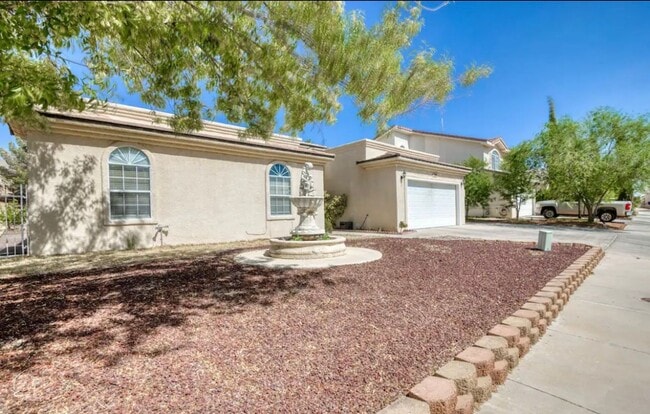 Photo - Short Term leases optionn4 Bedrooms 3 baths( near by Sunland Park Dr & Mesa St)