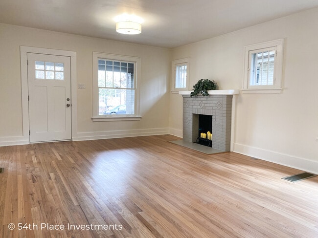 Photo - 1557 Harrison St