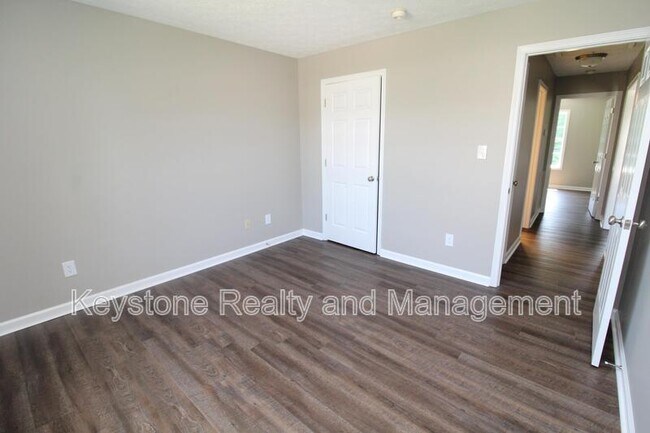 921 L C Ave