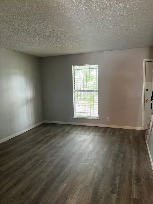 Photo - 2 BEDROOM 11/2 BATH TOWNHOME  MINUTES TO D...