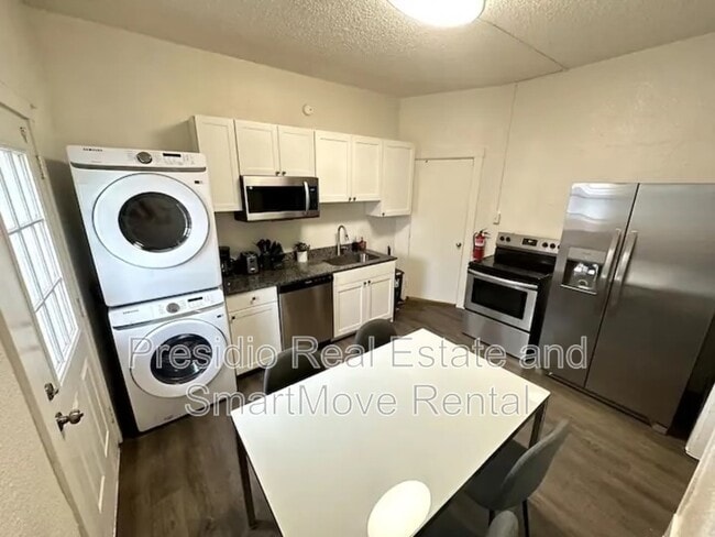 Photo - 1985 S 200 E