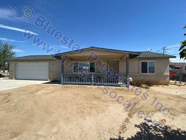 Building Photo - Just listed in Hesperia!!!