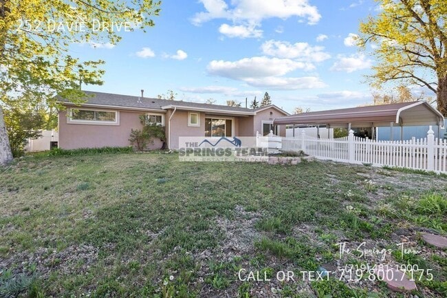 Photo - 252 Davie Dr