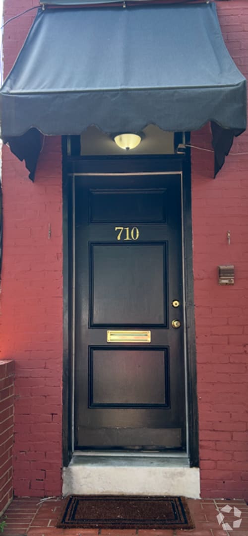 Building Photo - 708 N Van Buren St Unit 708 N Van Buren St,  2 Rental