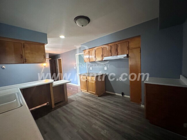 Photo - 717 Columbia-W