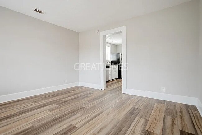 Photo - 154 Pine Cir