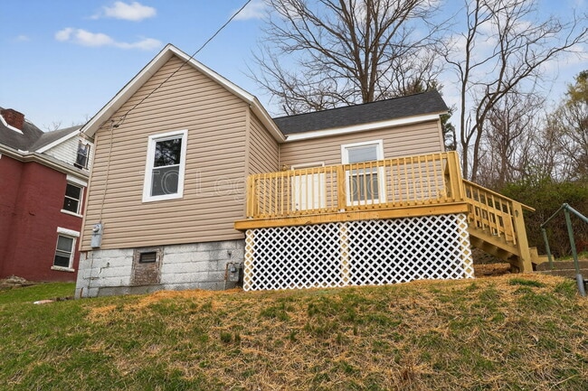 Building Photo - 281 View Ave