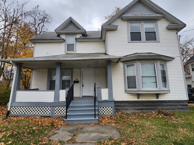 Photo - Charming 4-Bedroom Property in Prime Location (SECTION 8 VOUCHERS ACCEPTED)