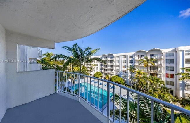 Photo - 492 NW 165th St Unidad C-512