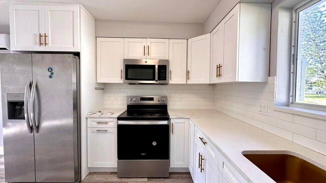 Building Photo - 313 Swain Blvd Rental