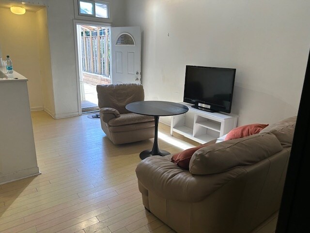 Photo - 210 Mccaul St Unit Lower