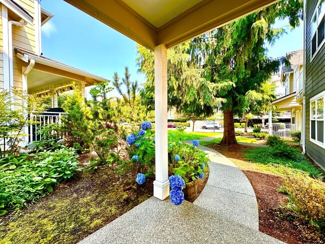 Photo - 3bd/2.5ba Sammamish Townhouse