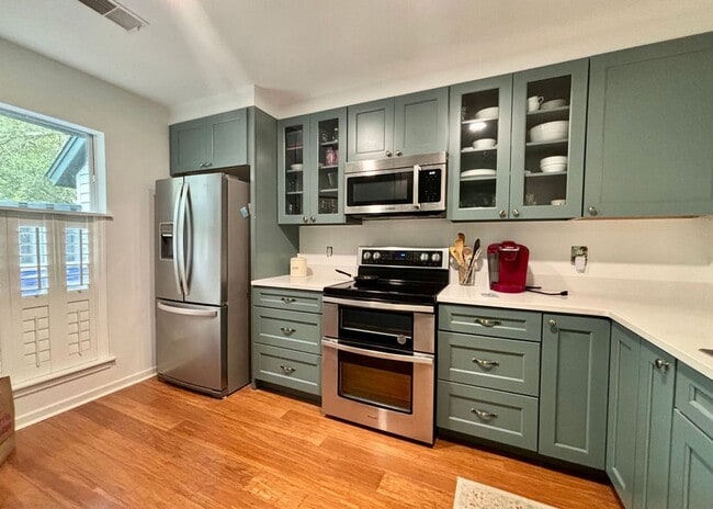 Photo - Available 8/1. Beautiful FURNISHED End-Unit Townhome in Central Mt Pleasant!