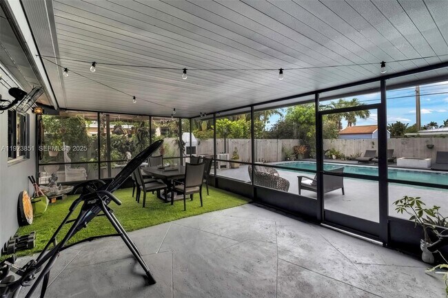 Photo - 530 NW 39th St