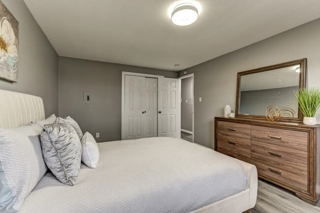 Bedroom - Cedar Court apartments