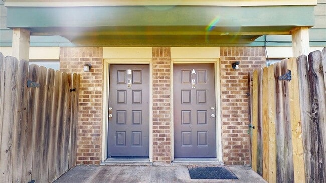 Photo - 2807 Longmire Dr Unidad B