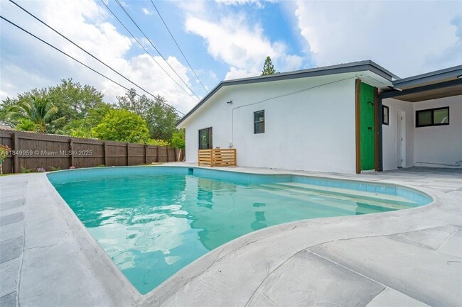 Building Photo - 3732 SW 16th St Rental