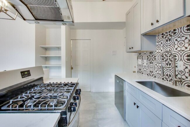 Photo - 600 N May St Unit 2R