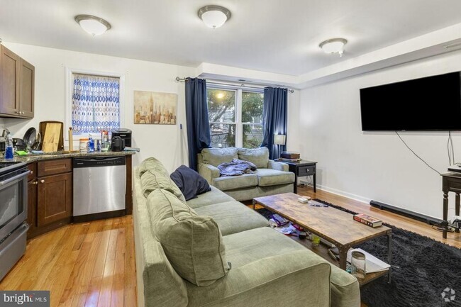 Building Photo - 1429 Poplar St Unit 2C Rental