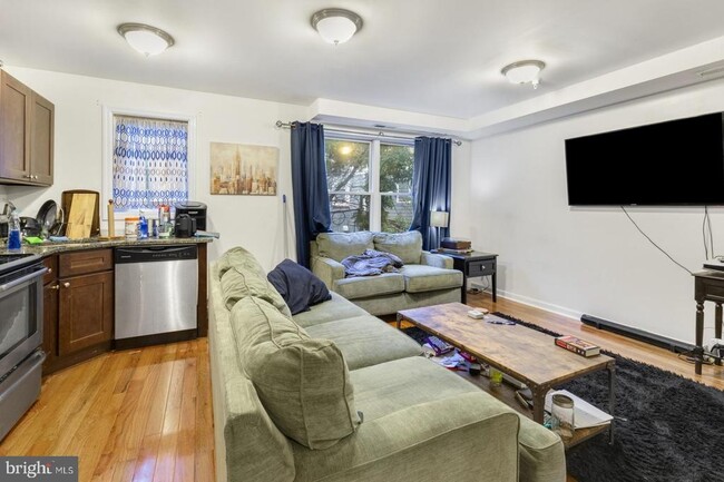 Photo - 1429 Poplar St Apartment Unit 2C