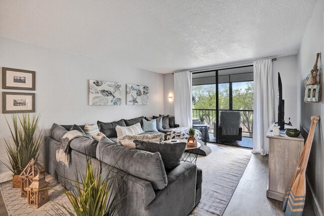 Building Photo - 2400 Deer Creek Country Club Blvd