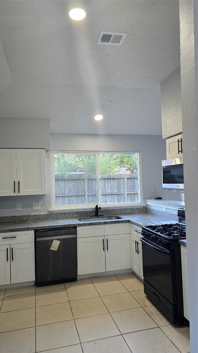 Photo - 15135 Beechnut St