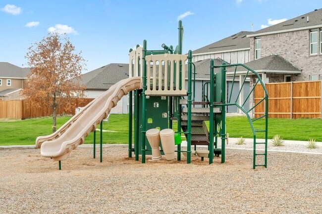 Photo - 749 Windsor Dr