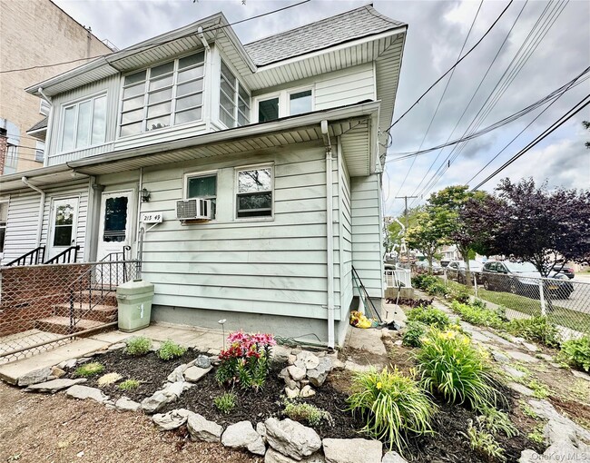 Building Photo - 213-49 39th Ave Unit 2