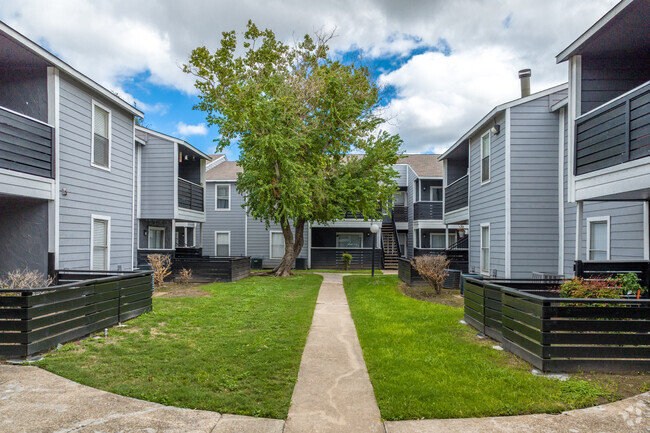 Courtyard - Silvermine Apartments