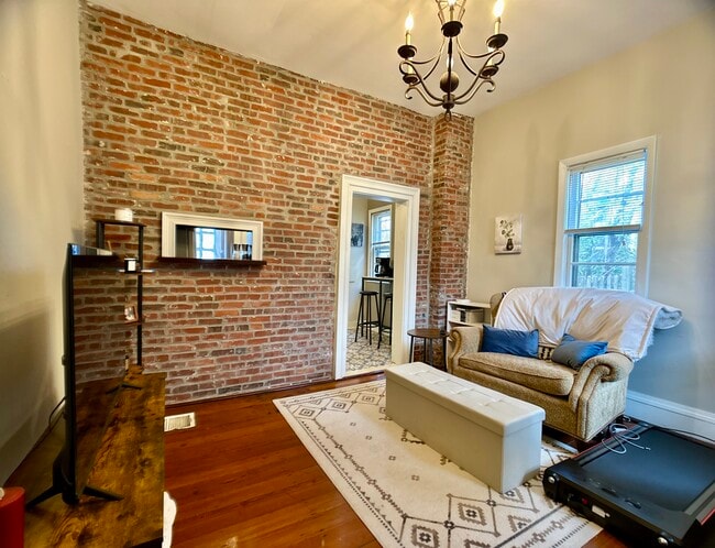 Building Photo - 271 Chestnut Ave Unit R